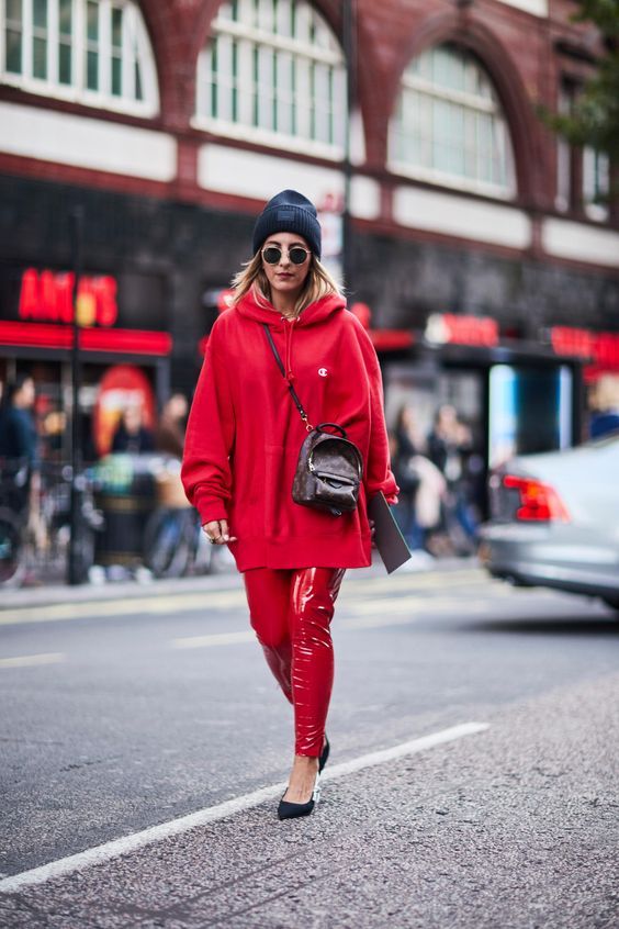 Stílusiskola: piros outfitek szürke hétküznapokra -  -  - divat, outfit, ősz, piros, stílus, 