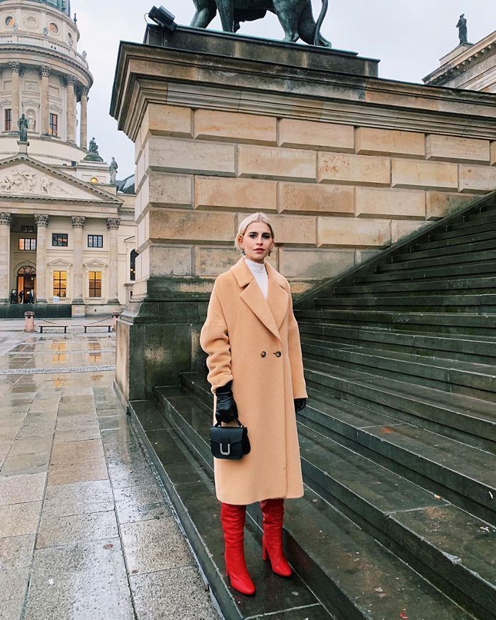 Stílusiskola: így viselj piros csizmákat -  -  - csizma, divat, outfit, piros csizma, stílus,