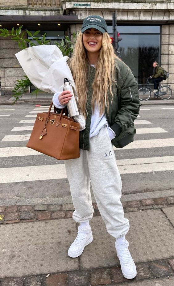 Stílusiskola: téli outfitek sportcipővel -  -  - divat, outfit, sportcipő, stílus, tél, 