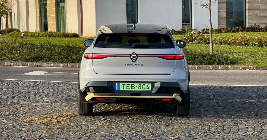 Jobb később, mint soha – Renault Megane E-tech EV60 Optimum charge iconic - Autó & Motor - MOBILITY - megane e tech, megane e tech EV60 Optimum charge teszt, renault megane e-tech teszt, renault megane elektromos,