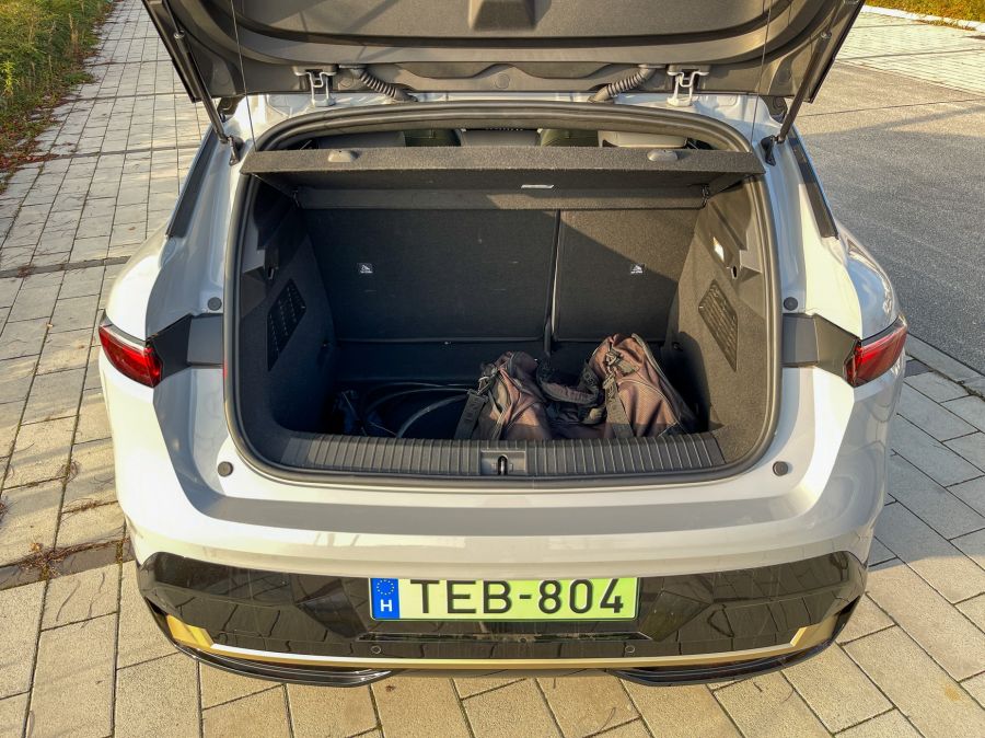 Jobb később, mint soha – Renault Megane E-tech EV60 Optimum charge iconic - Autó & Motor - MOBILITY - megane e tech, megane e tech EV60 Optimum charge teszt, renault megane e-tech teszt, renault megane elektromos,