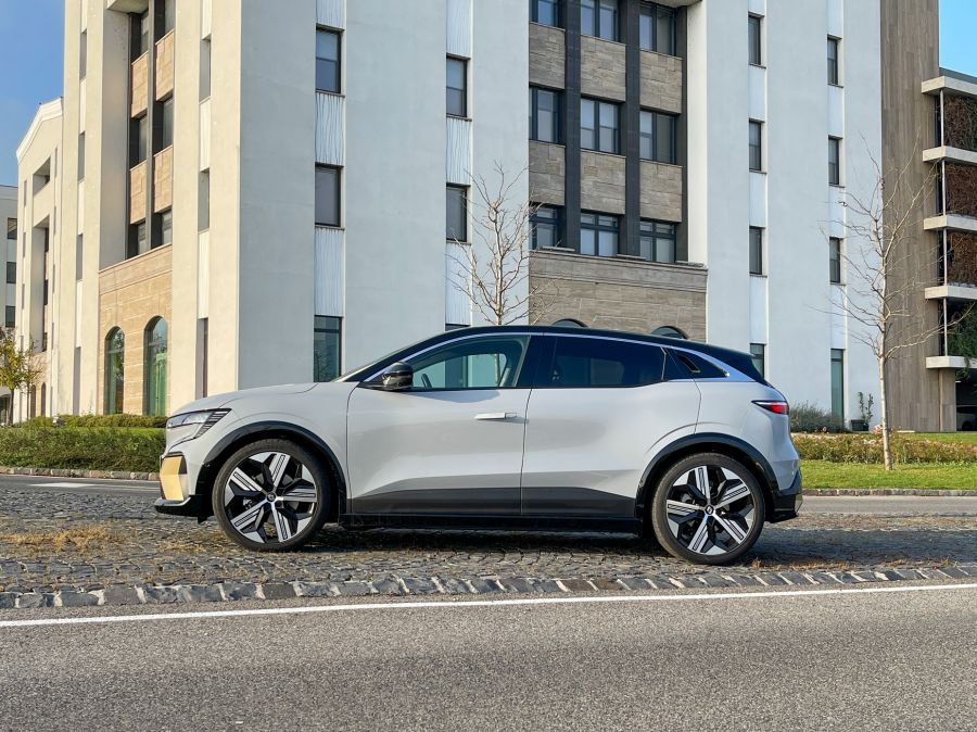 Jobb később, mint soha – Renault Megane E-tech EV60 Optimum charge iconic - Autó & Motor - MOBILITY - megane e tech, megane e tech EV60 Optimum charge teszt, renault megane e-tech teszt, renault megane elektromos,