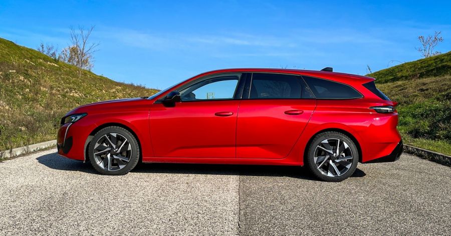 Nagyobb helyre fel és ne unatkozz!  – Peugeot 308 SW 1.2 Allure - Autó & Motor - MOBILITY - 2022 Peugeot 308 sw 1.2 Allure teszt, 308 kombi teszt, 308 peugeot, 308 sw benzin teszt, 308 sw peugeot,