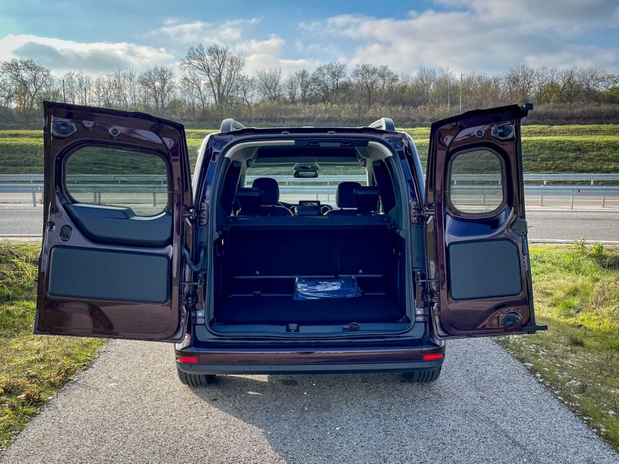 Akinek az inge pont az nem veszi magára – Mercedes-Benz T-osztály T180d - Autó & Motor - MOBILITY - mercedes benz, Mercedes Benz T osztály teszt, Mercedes benz t180d teszt, Mercedes T180d teszt, t180 d teszt, t180 mercedes,