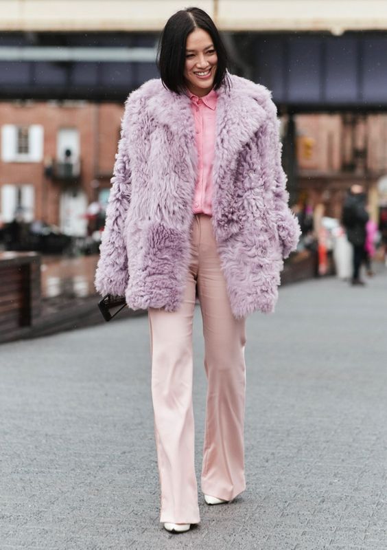 Stílusiskola: így viseld télen a púderrózsaszínt -  -  - divat, outfit, púderrózsaszín, stílus, tél, 