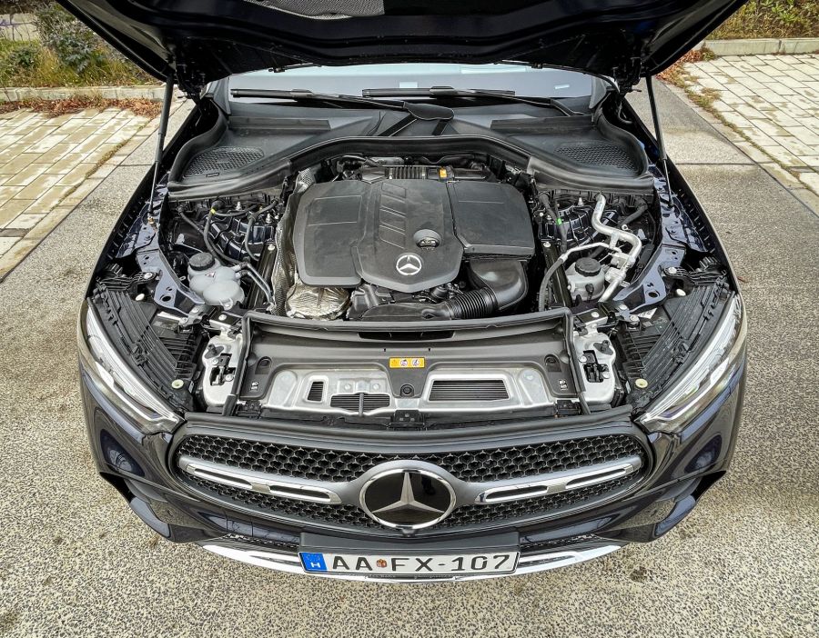 Két lépést előre és egyet sem hátra – Mercedes-Benz GLC Offroader 220d 4MATIC - Autó & Motor - MOBILITY - 2022 mercedes GLC, 2022 Mercedes GLC 220d 4 Matic teszt, 2022 Mercedes GLC teszt, 2023 GLC Mercedes, GLC 220d teszt, GLC mercedes teszt, Mercedes GLC 220d teszt,