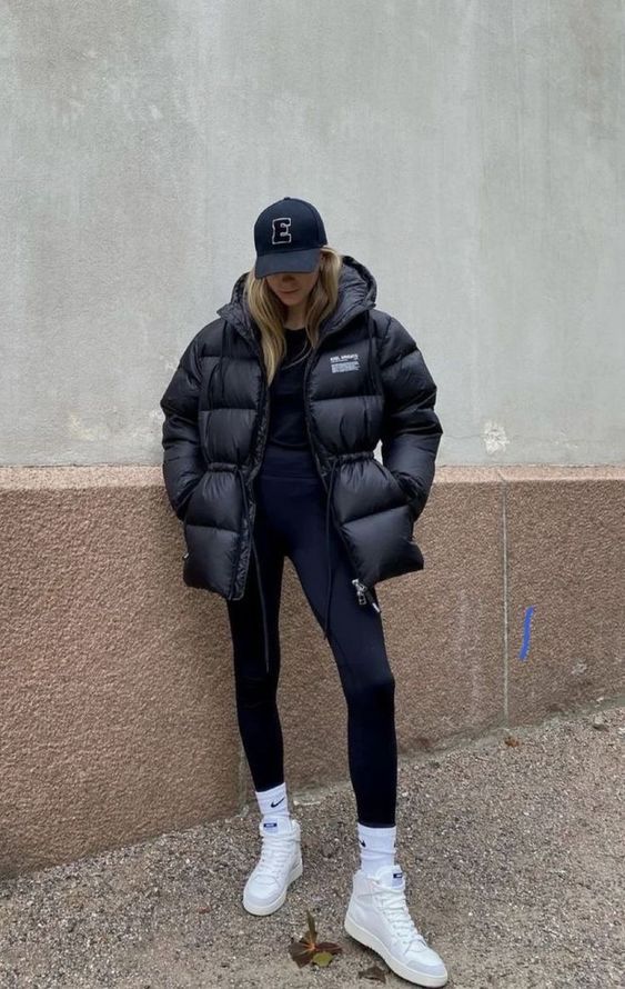 Stílusiskola: fekete szettek fehér cipőkkel -  -  - divat, fehér cipő, fekete szett, outfit, stílus, 