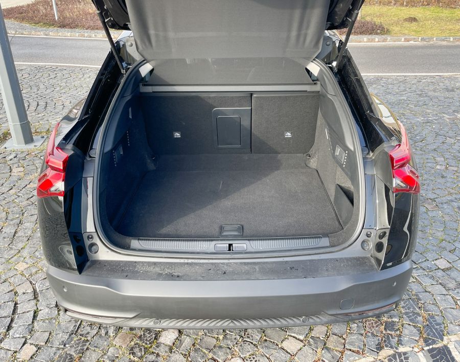 Olyan, mint a Citroën általában. Nonkonformista! – Citroën C5 X Feel Plus 1.2l - Autó & Motor - MOBILITY - 2022 Citroen C5X benzin teszt, C5 X Feel Plus  teszt, Citroen C5 X Feel Plus 1.2l teszt, citroen c5 x teszt, 