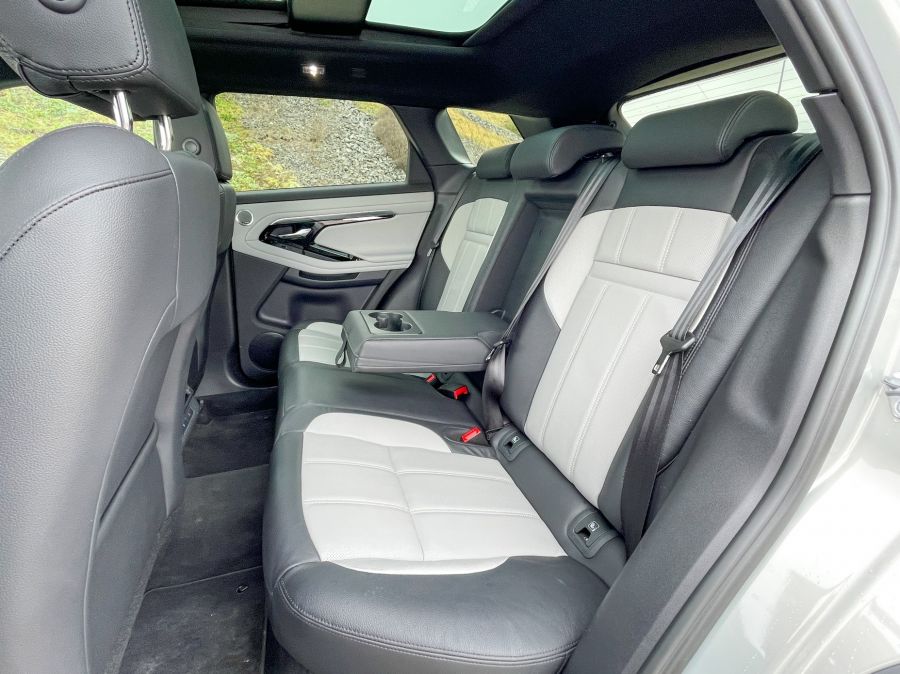 A korona legkisebb gyémántja – Range Rover Evoque 2.0P R-Dynamic HSE - Autó & Motor - MOBILITY - Evoque benzin teszt, Evoque petrol teszt, evoque teszt, Range Evoque 2.0P R-Dynanic  HSE teszt, range rover evoque, Range Rover Evoque 2.0 benzin teszt, Range Rover teszt, Range teszt, 