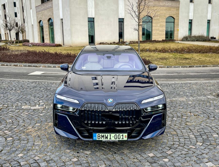 Egy tökéletes világ – BMW i7 xDrive60 - Autó & Motor - MOBILITY - BMW 7 elektromos teszt, BMW i7 teszt, BMW i7 xDrive60 teszt,