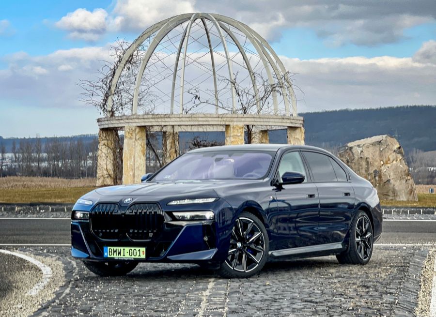 Egy tökéletes világ – BMW i7 xDrive60 - Autó & Motor - MOBILITY - BMW 7 elektromos teszt, BMW i7 teszt, BMW i7 xDrive60 teszt,
