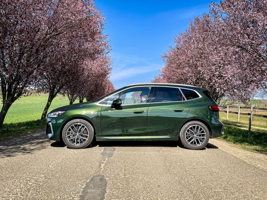 Sportos anyukáknak – BMW 230e Active Tourer - Autó & Motor - MOBILITY - 2023 BMW 230 PHEV teszt, 2023 BMW 230e Active Tourer teszt, Active Tourer BMW, BMW 2 Active Tourer teszt, BMW 230e teszt, 