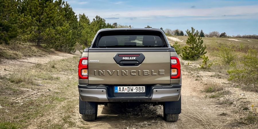 A legyőzhetetlen – Toyota Hilux Invincible - Autó & Motor - MOBILITY - 2023 Toyota Hilux, Hilux teszt, Toyota Hilux teszt, Toyota pickup teszt, 