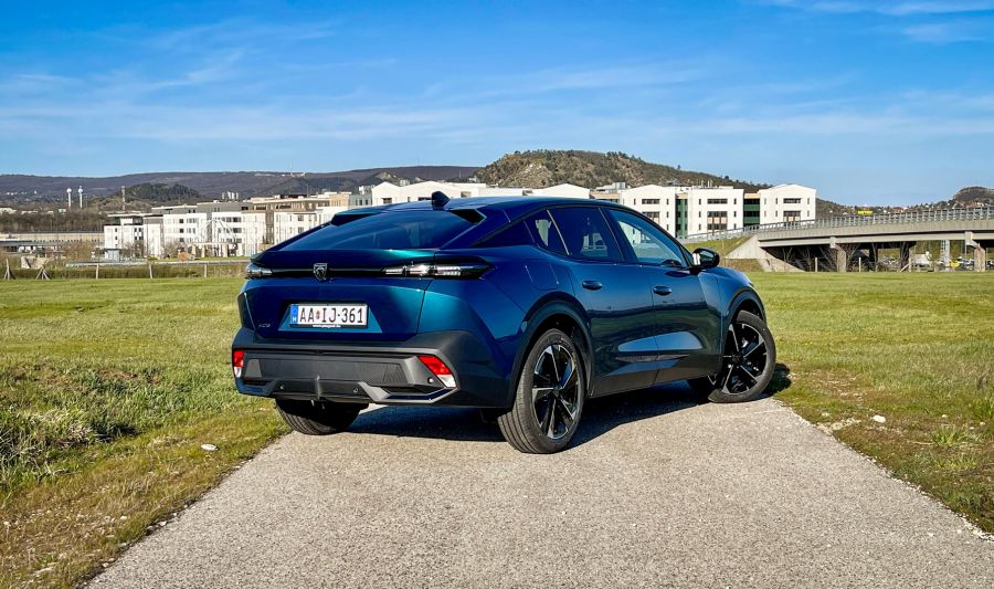 Valami új, valami más - Peugeot 408 Pure Tech 130LE Allure Pack - Autó & Motor - MOBILITY - 408 peugeot 2023, peugeot 408, peugeot 408 1.2 benzin teszt, peugeot 408 130LE Allure Pack teszt,