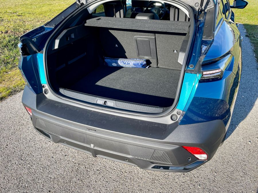 Valami új, valami más - Peugeot 408 Pure Tech 130LE Allure Pack - Autó & Motor - MOBILITY - 408 peugeot 2023, peugeot 408, peugeot 408 1.2 benzin teszt, peugeot 408 130LE Allure Pack teszt,