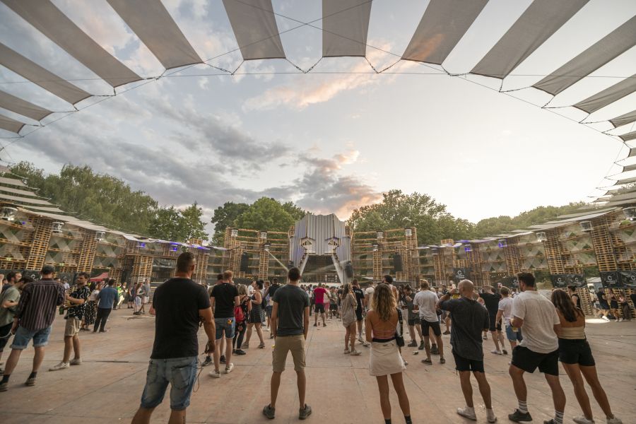 Teljes a Colosseum nemzetközi sztársora - Kikapcsoló - STYLENEWS - sziget 2023,