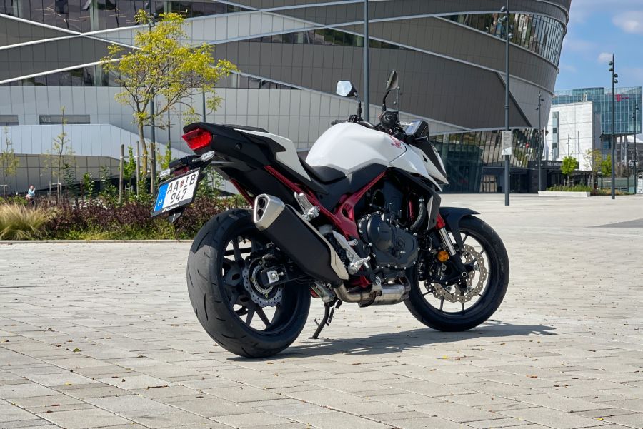 Több van benne, mint gondolnád – Honda CB750 Hornet - Autó & Motor - MOBILITY - cb750 hornet 2023, cb750 hornet teszt, Honda CB750 Hornet teszt, Honda CR750, 