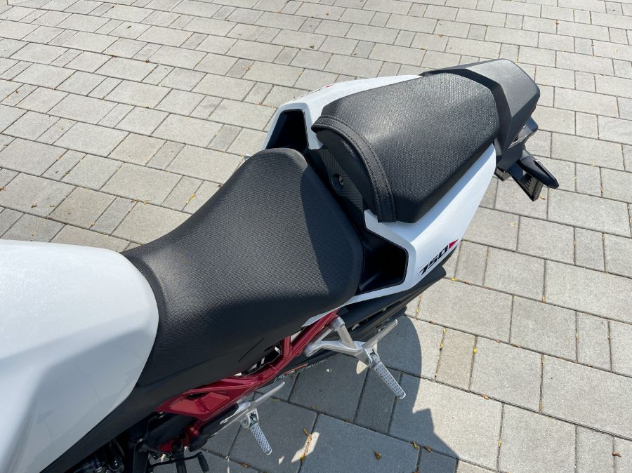 Több van benne, mint gondolnád – Honda CB750 Hornet - Autó & Motor - MOBILITY - cb750 hornet 2023, cb750 hornet teszt, Honda CB750 Hornet teszt, Honda CR750, 