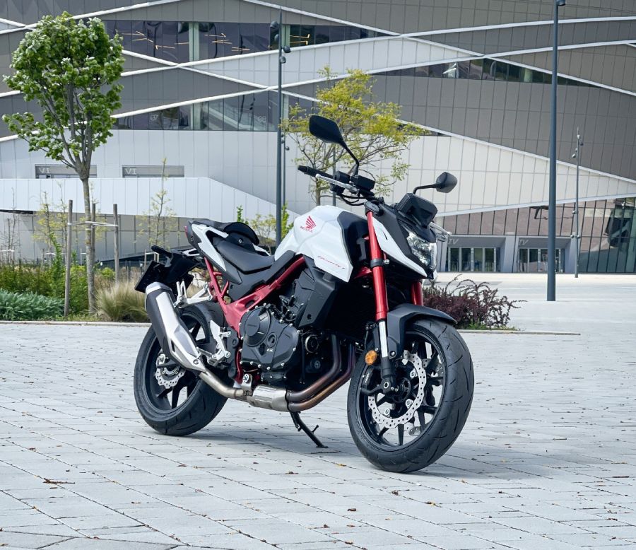 Több van benne, mint gondolnád – Honda CB750 Hornet - Autó & Motor - MOBILITY - cb750 hornet 2023, cb750 hornet teszt, Honda CB750 Hornet teszt, Honda CR750, 