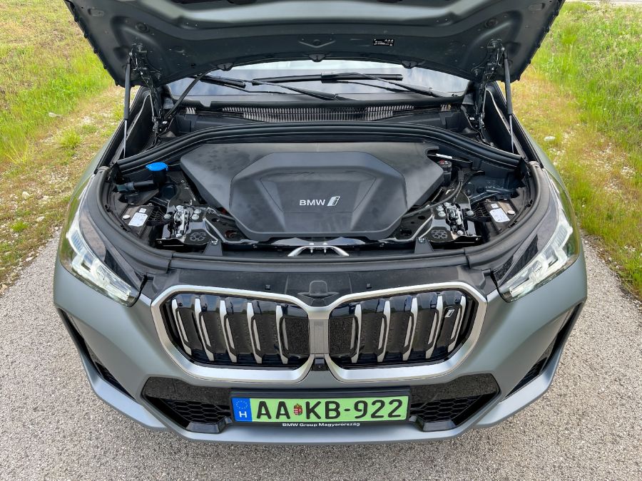 Elektromos autózás belépő, BMW módra – BMW iX1 xDrive30 - Autó & Motor - MOBILITY - BMW iX1 elektromos teszt, BMW iX1 teszt, BMW iX1 xDrive30 teszt, BMW x1, ix1 teszt, ix1 xdrive30,