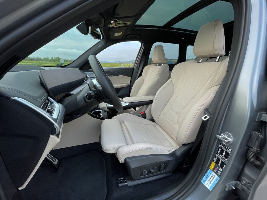 Elektromos autózás belépő, BMW módra – BMW iX1 xDrive30 - Autó & Motor - MOBILITY - BMW iX1 elektromos teszt, BMW iX1 teszt, BMW iX1 xDrive30 teszt, BMW x1, ix1 teszt, ix1 xdrive30,