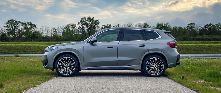 Elektromos autózás belépő, BMW módra – BMW iX1 xDrive30 - Autó & Motor - MOBILITY - BMW iX1 elektromos teszt, BMW iX1 teszt, BMW iX1 xDrive30 teszt, BMW x1, ix1 teszt, ix1 xdrive30,