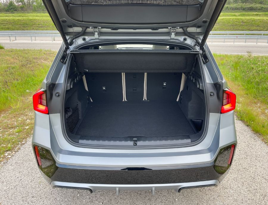 Elektromos autózás belépő, BMW módra – BMW iX1 xDrive30 - Autó & Motor - MOBILITY - BMW iX1 elektromos teszt, BMW iX1 teszt, BMW iX1 xDrive30 teszt, BMW x1, ix1 teszt, ix1 xdrive30,