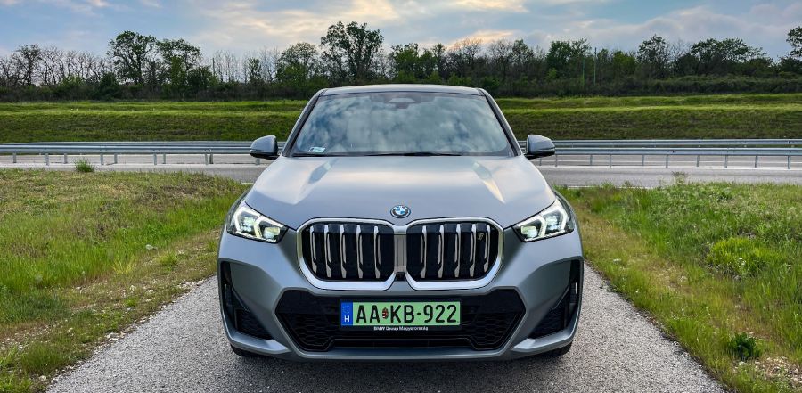 Elektromos autózás belépő, BMW módra – BMW iX1 xDrive30 - Autó & Motor - MOBILITY - BMW iX1 elektromos teszt, BMW iX1 teszt, BMW iX1 xDrive30 teszt, BMW x1, ix1 teszt, ix1 xdrive30,