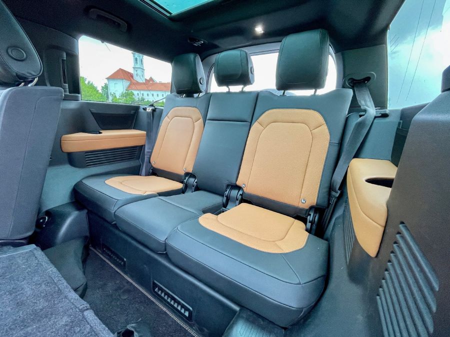 Ki a kicsit nem becsüli, vehet nagyobbat – Land Rover Defender 130 D300 AWD - Autó & Motor - MOBILITY - 2023 Land Rover Defender 130 D300 AWD teszt, Defedenr D300, defender 130, Defender teszt, land rover defender, Land Rover Defender 130 D300, LAnd Rover teszt, 