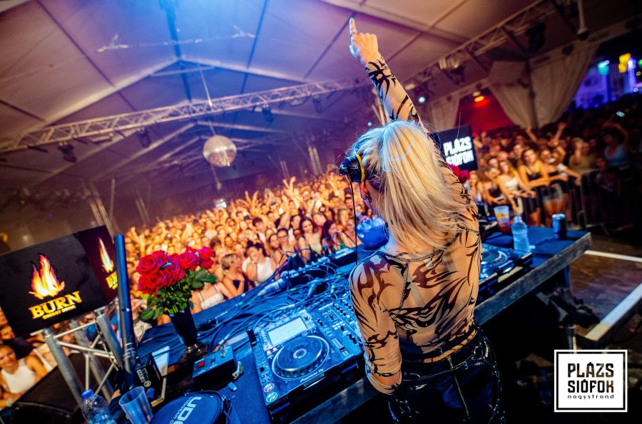 A Plázs felcsavarja a bulimérőt - Kikapcsoló - STYLENEWS - plázs 2023, plázs siófok, 