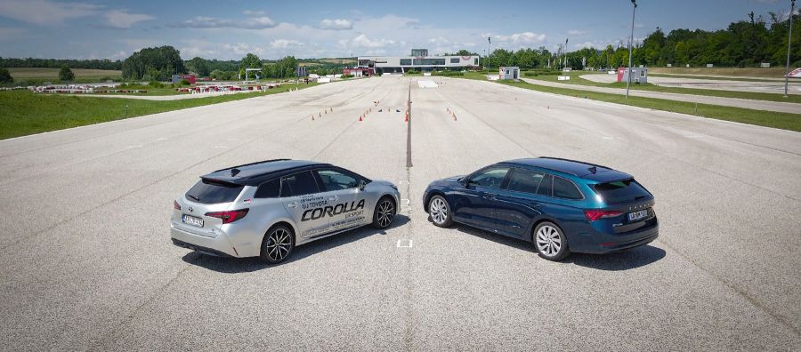 Sorvezetők – Skoda Octavia Combi 1.5 TSi e-Tech Style vs. Toyota Corolla Touring Sports 2.0 Hybrid GR Sport Dynamic összehasonlító teszt - Autó & Motor - MOBILITY - Corolla és Octavia összehasonlítása, Corolla összehasonlító teszt, Ocatvia Combi vc. Corolla Touring Sport, Octavia összehasonlító teszt, Octavia vs. Corolla, Skoda Octavia és Toyota Corolla összehasonlítás, Skoda Octavia Style 1.5 TSI eTech, Skoda vs. Toyota, Toyota Corolla 2.0 GR Sport Dynamic, 