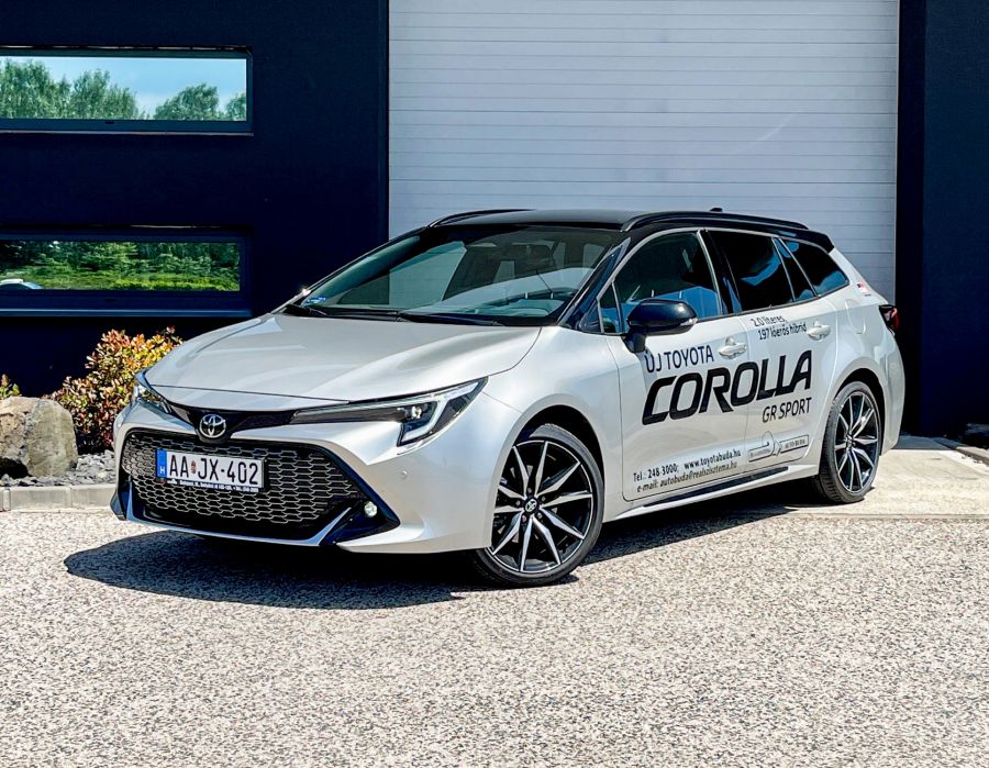 Sorvezetők – Skoda Octavia Combi 1.5 TSi e-Tech Style vs. Toyota Corolla Touring Sports 2.0 Hybrid GR Sport Dynamic összehasonlító teszt - Autó & Motor - MOBILITY - Corolla és Octavia összehasonlítása, Corolla összehasonlító teszt, Ocatvia Combi vc. Corolla Touring Sport, Octavia összehasonlító teszt, Octavia vs. Corolla, Skoda Octavia és Toyota Corolla összehasonlítás, Skoda Octavia Style 1.5 TSI eTech, Skoda vs. Toyota, Toyota Corolla 2.0 GR Sport Dynamic, 