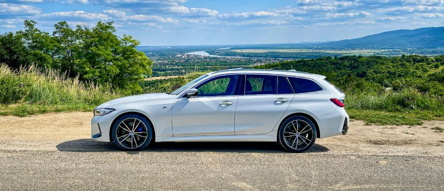 A BMW maga – BMW 330d xDrive Touring - Autó & Motor - MOBILITY - 