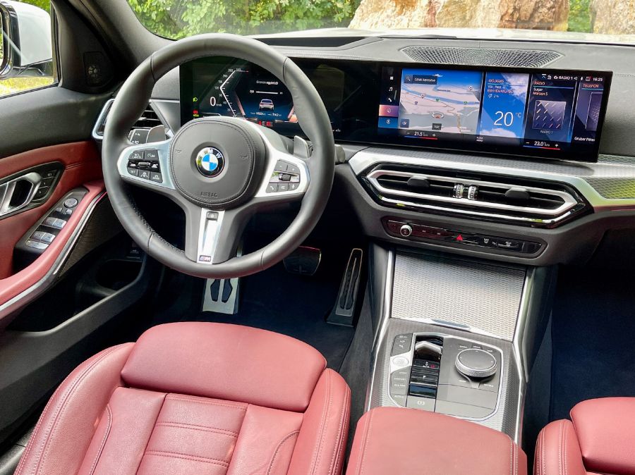 A BMW maga – BMW 330d xDrive Touring - Autó & Motor - MOBILITY - 