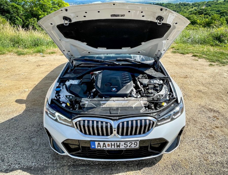 A BMW maga – BMW 330d xDrive Touring - Autó & Motor - MOBILITY - 
