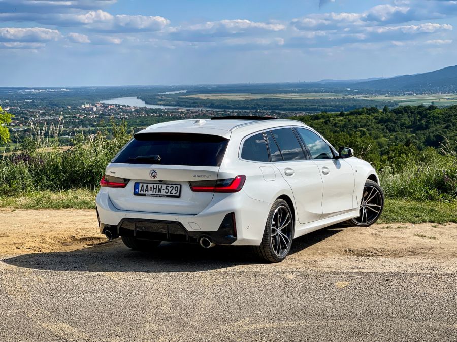 A BMW maga – BMW 330d xDrive Touring - Autó & Motor - MOBILITY - 