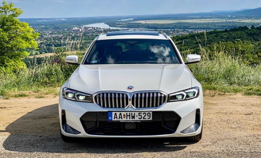 A BMW maga – BMW 330d xDrive Touring - Autó & Motor - MOBILITY - 