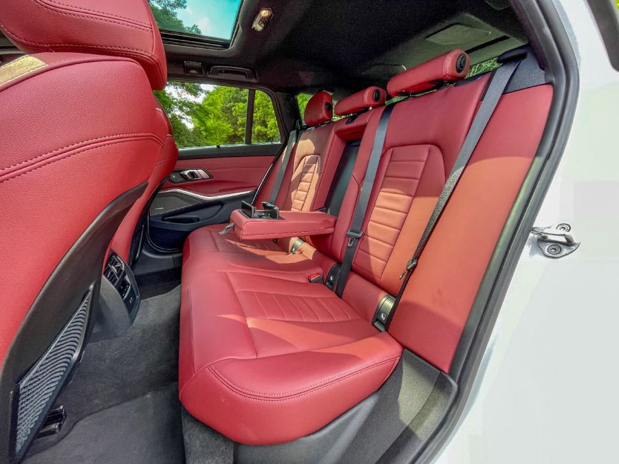 A BMW maga – BMW 330d xDrive Touring - Autó & Motor - MOBILITY - 