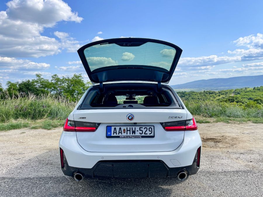 A BMW maga – BMW 330d xDrive Touring - Autó & Motor - MOBILITY - 