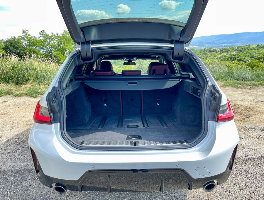 A BMW maga – BMW 330d xDrive Touring - Autó & Motor - MOBILITY - 