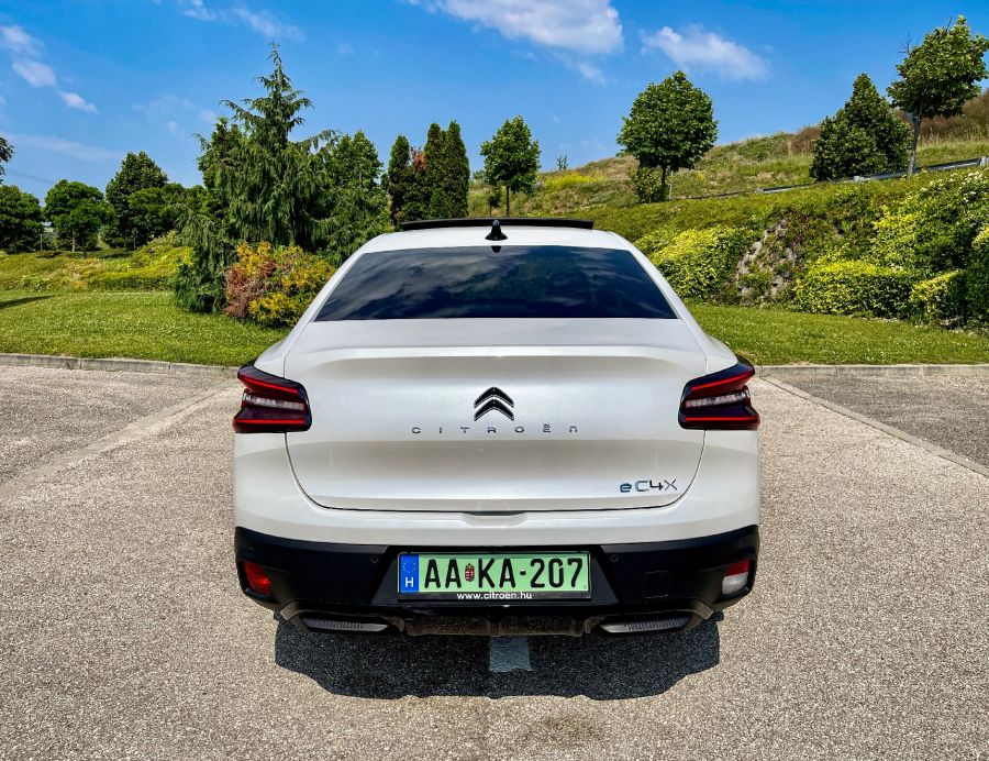 Ez is, az is és még amaz is – Citroën ë-C4 X - Autó & Motor - MOBILITY - c4x 2023, c4x teszt, citroen c4x, citroen c4x elektromos teszt, citroen e c4x teszt, e c4x teszt, ec4x citroen, ec4x citroen teszt, 