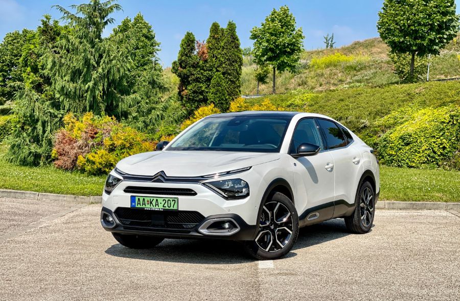 Ez is, az is és még amaz is – Citroën ë-C4 X - Autó & Motor - MOBILITY - c4x 2023, c4x teszt, citroen c4x, citroen c4x elektromos teszt, citroen e c4x teszt, e c4x teszt, ec4x citroen, ec4x citroen teszt, 