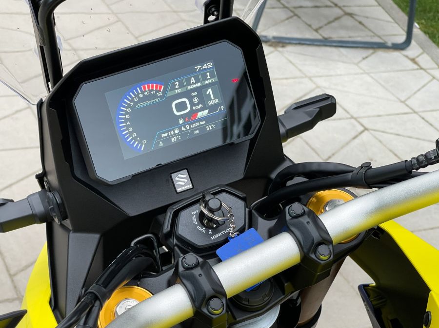 Egyszerű és nagyszerű – Suzuki V-Strom 800DE - Autó & Motor - MOBILITY - 2023 suzuki v-strom 800de teszt, v-strom 800de, v-strom 800de teszt, 