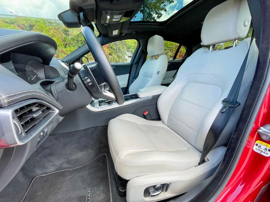 Lehet benne hibát találni, de tényleg szükséges? – Jaguar XE P300 AWD - Autó & Motor - MOBILITY - 2023 Jaguar XE teszt, jaguar teszt, Jaguar XE P300 AWD teszt, xe jaguar, 