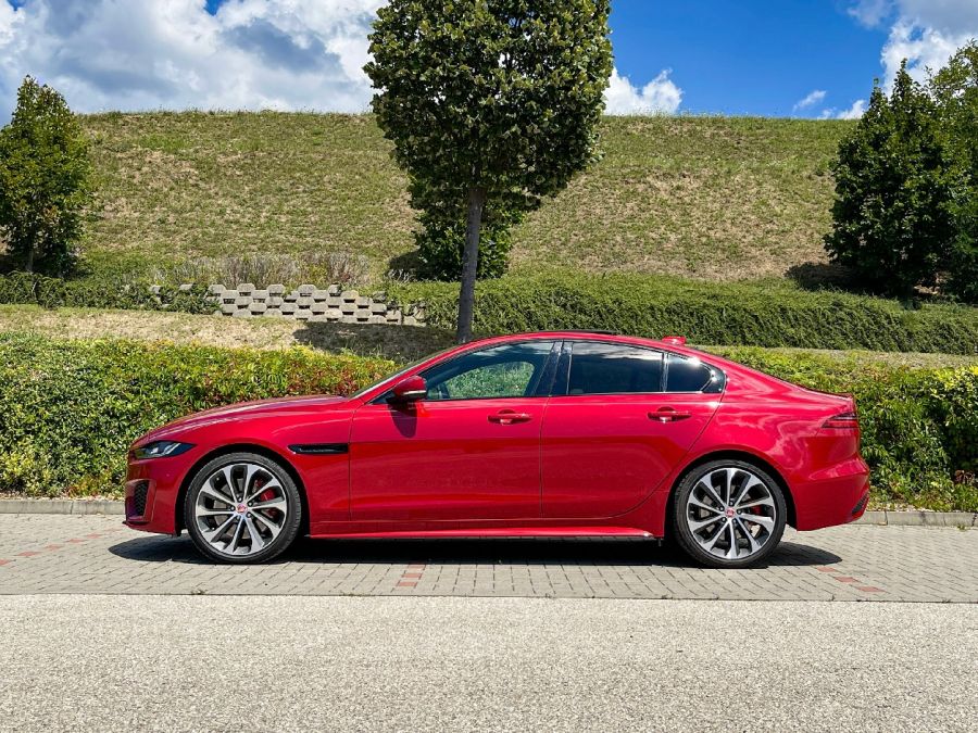Lehet benne hibát találni, de tényleg szükséges? – Jaguar XE P300 AWD - Autó & Motor - MOBILITY - 2023 Jaguar XE teszt, jaguar teszt, Jaguar XE P300 AWD teszt, xe jaguar, 
