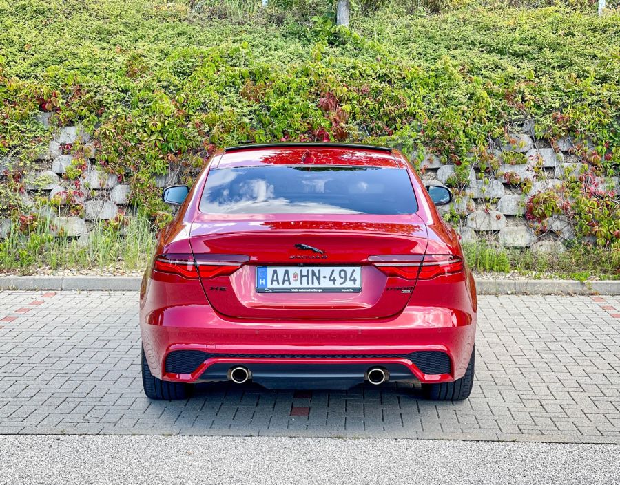 Lehet benne hibát találni, de tényleg szükséges? – Jaguar XE P300 AWD - Autó & Motor - MOBILITY - 2023 Jaguar XE teszt, jaguar teszt, Jaguar XE P300 AWD teszt, xe jaguar, 