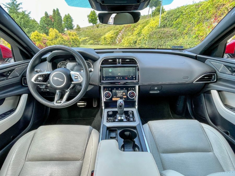 Lehet benne hibát találni, de tényleg szükséges? – Jaguar XE P300 AWD - Autó & Motor - MOBILITY - 2023 Jaguar XE teszt, jaguar teszt, Jaguar XE P300 AWD teszt, xe jaguar, 