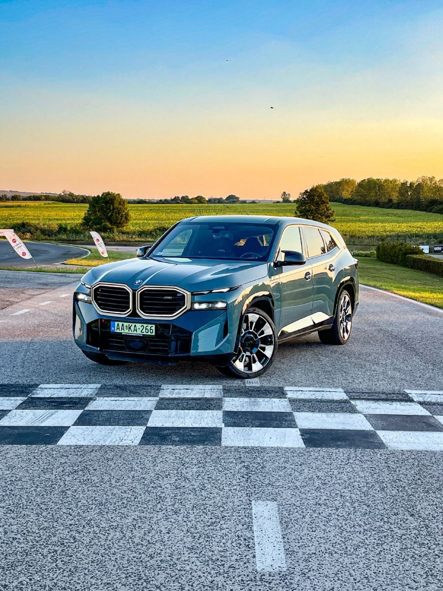Irgalmatlan – BMW XM - Autó & Motor - MOBILITY - bmw xm, bmw xm plug-in hybrid teszt, BMW XM teszt,