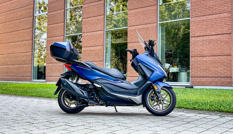 Mások miért nem így csinálják? – Honda Forza 350 - Autó & Motor - MOBILITY - forza, forza 350, forza 350 teszt, honda, honda forza, honda forza 350 teszt, honda teszt,
