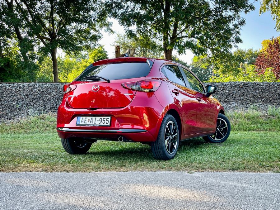 Kettő van belőle – 2023 Mazda 2 Homura Aka G115 - Autó & Motor - MOBILITY - 2023 Mazda 2 teszt, Mazda 2, Mazda 2 Homura AKA teszt, Mazda 2 Homura G115 teszt, 